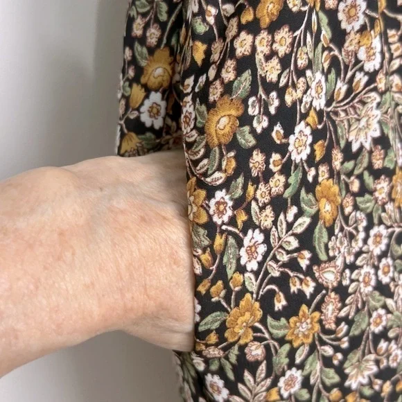 Francesca's Brielle Brown Gold Floral Smocked Ruffle Sleeves Jumpsuit Sz Small - Picture 6 of 9